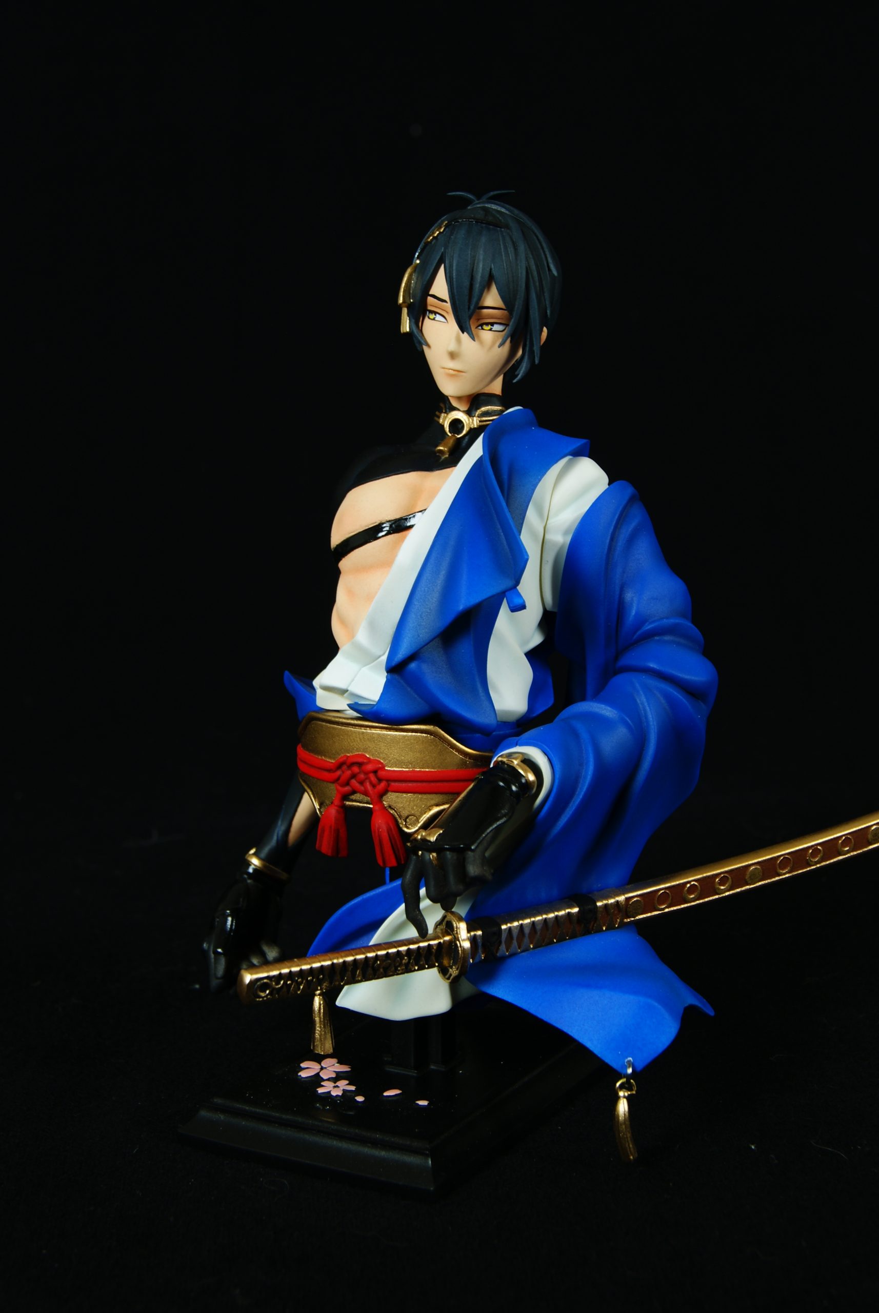 Mikazuki with Duster Bust