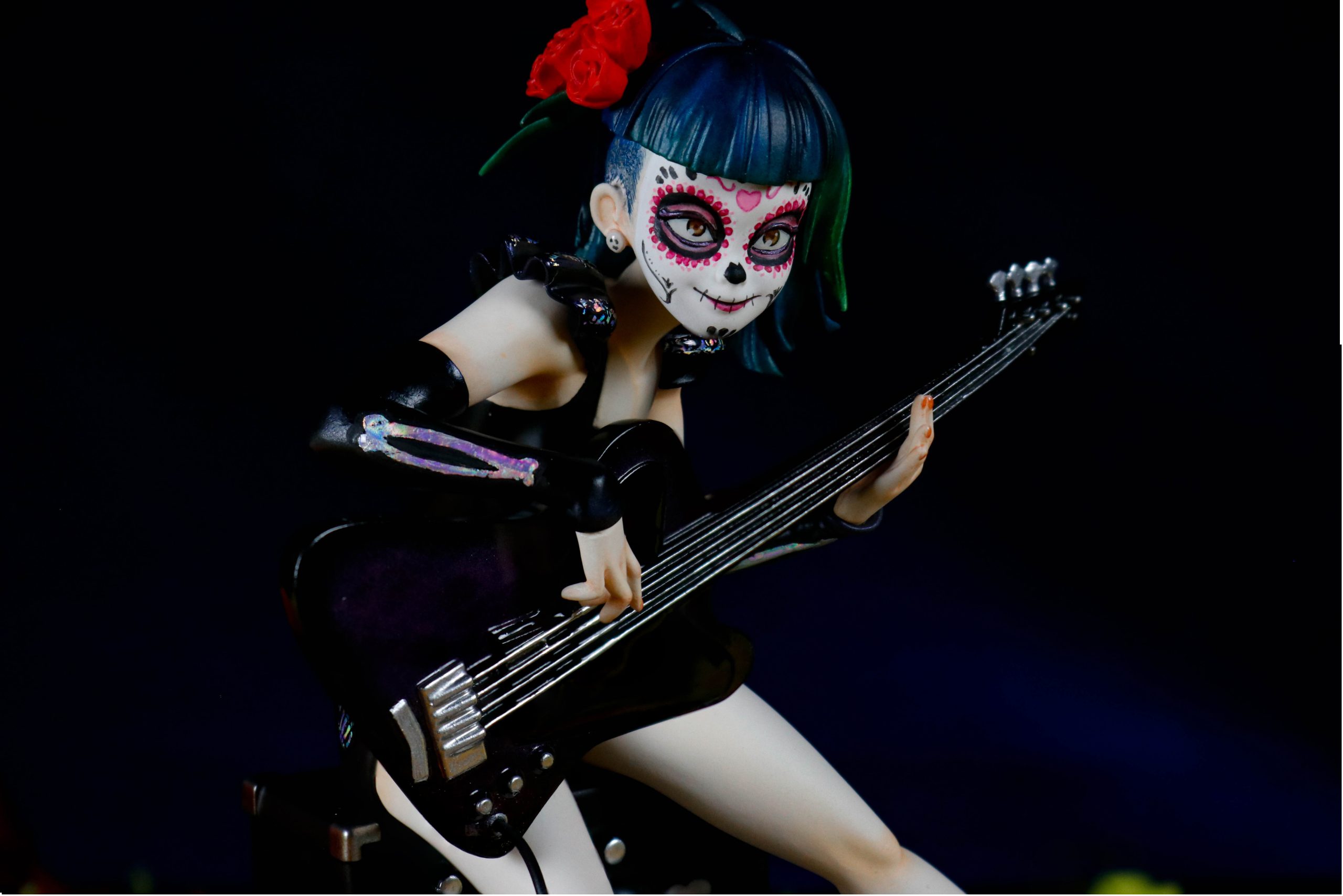 Bassist Catrina